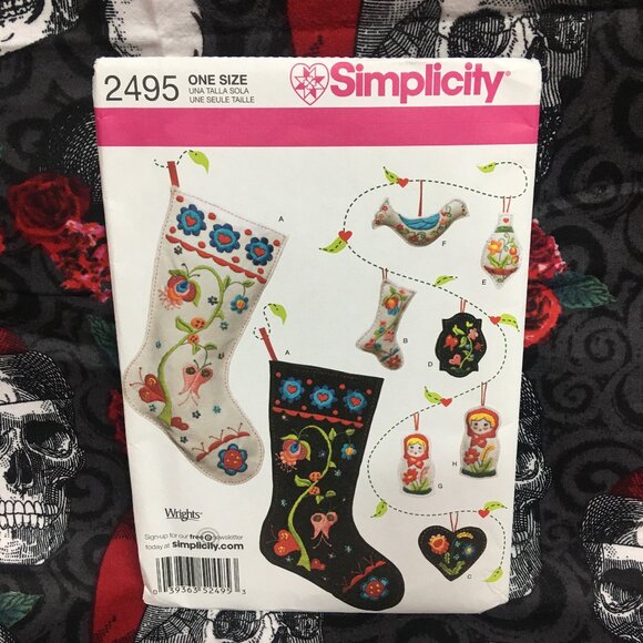 Simplicity 2495 Christmas Stocking and Ornament Patterns - Picture 1 of 3